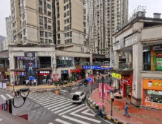 巴南万达广场金街旺铺商铺出租，无转让费，简装。